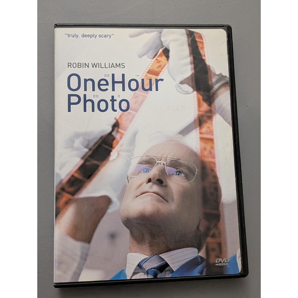 One Hour Photo (Widescreen Edition) Robin Williams Thriller Horror Movie